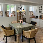 בית נופש Madam Bundsens Huse אסנס